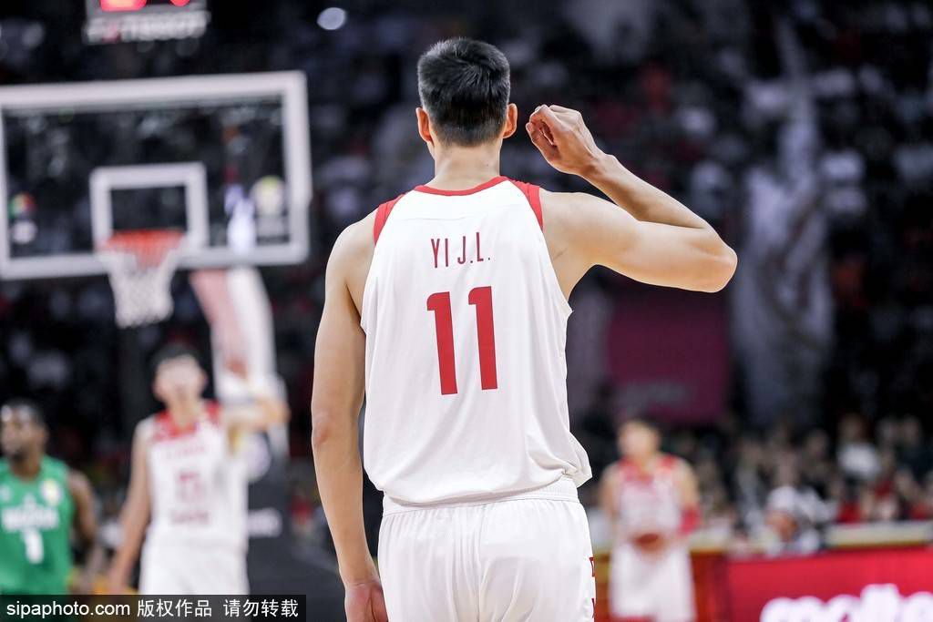 他不塑造漂亮的瓦西丽萨或者漂亮太大，而塑造积极的、独立的，同时赢得同情的女英雄。